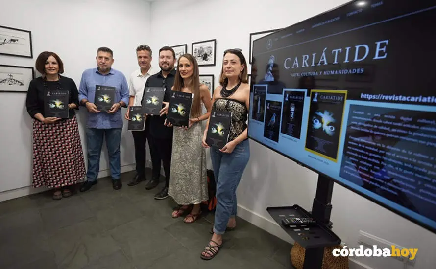 El vicerrector, Israel Mu&ntilde;oz (tercero por la izda.), junto a las directoras de UCOPress, Biblioteca Universitaria, Cultura y la revista 'Cari&aacute;tide' FOTO UCO
