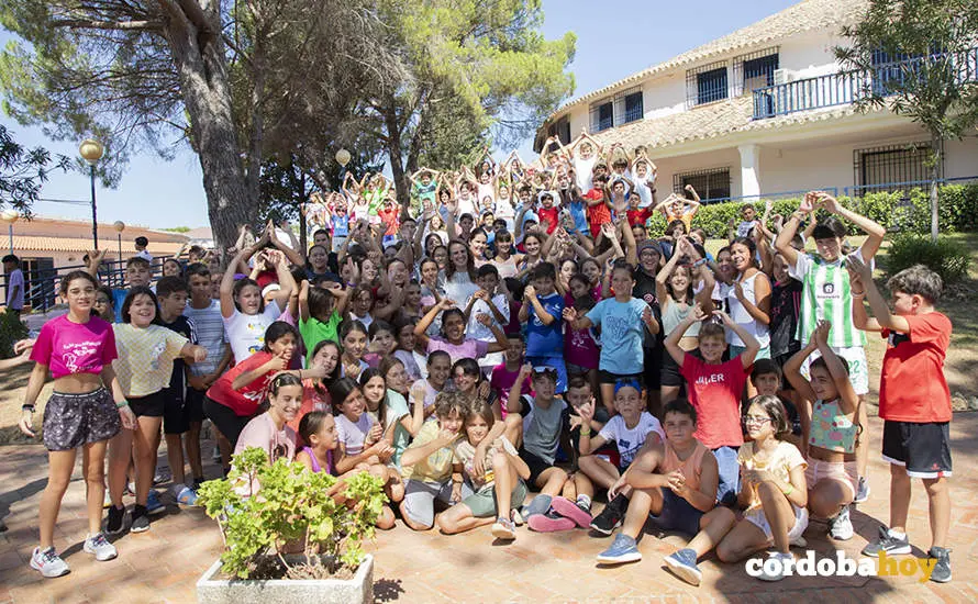 Chicos y chicas en los campamentos de verano de Cerro Muriano, en una imagen de archivo FOTO DIPUTACI&Oacute;N DE C&Oacute;RDOBA