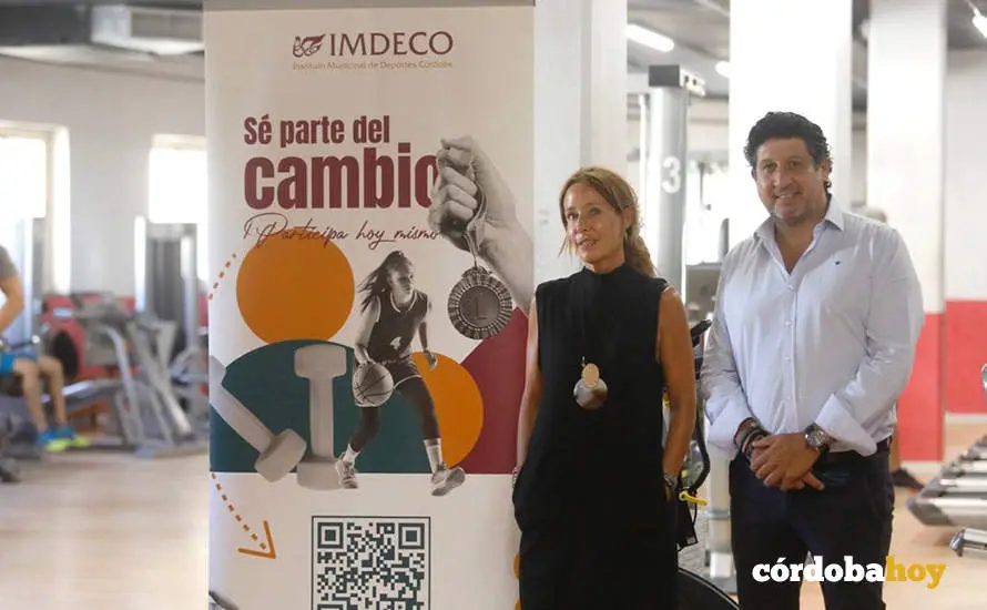 Marian Aguilar y Sebasti&aacute;n del Rey, con la campa&ntilde;a 'S&eacute; parte del cambio' FOTO AYUNTAMIENTO DE C&Oacute;RDOBA