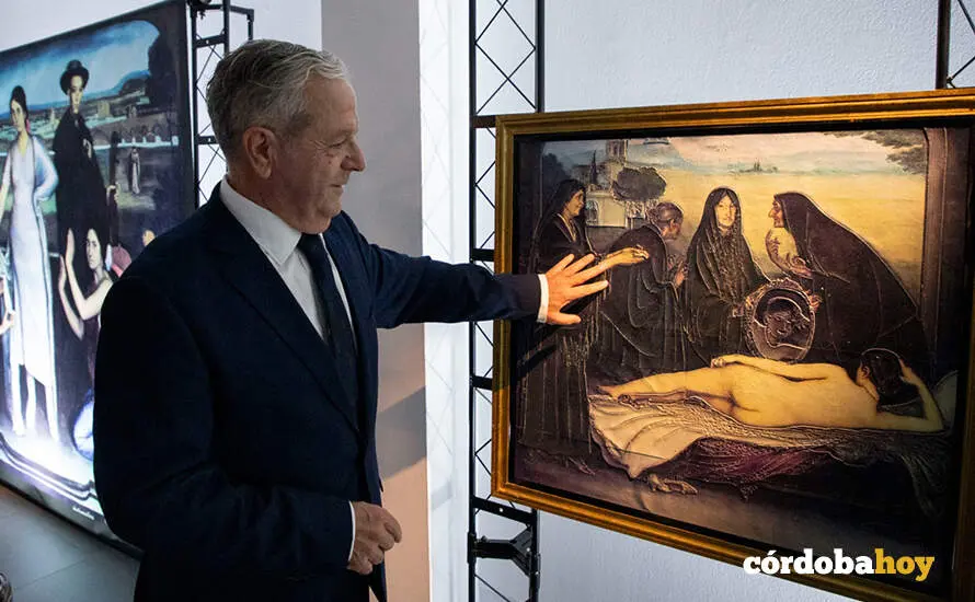 Salvador Fuentes en la muestra sobre Julio Romero de Torres FOTO DIPUTACI&Oacute;N
