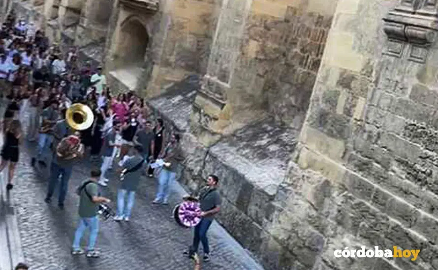 Despedida de solter&iacute;a con charanga en pleno Casco Hist&oacute;rico, en una imagen de archivo FOTO NODO CORDUBA