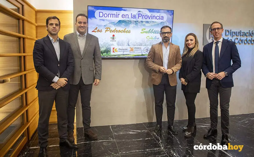 F&eacute;lix Romero, Narci Ruiz, Santiago Cabello, Juan Ram&oacute;n Valdivia y Jos&eacute; Mar&iacute;a Vallejo presentan las acciones promocionales de las mancomunidades de la Subb&eacute;tica y Los Pedroches FOTO DIPUTACI&Oacute;N DE C&Oacute;RDOBA