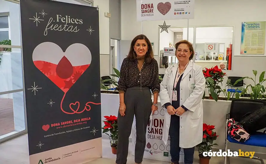 Mar&iacute;a Jes&uacute;s Botella (izquierda) en la presentaci&oacute;n de la campa&ntilde;a de donaci&oacute;n de Navidad JUNTA DE ANDALUC&Iacute;A