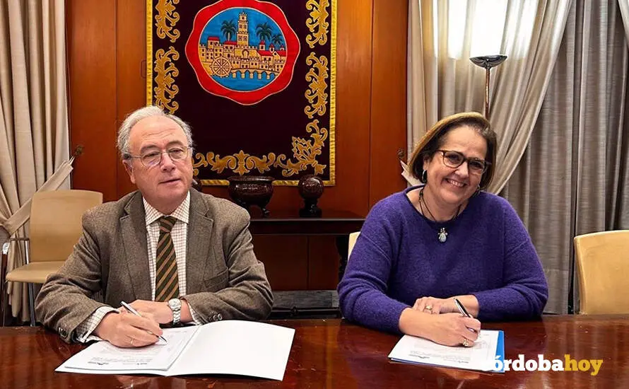 Antonio D&iacute;az y Blanca Torrent, en la firma del convenio de colaboraci&oacute;n FOTO AYUNTAMIENTO DE C&Oacute;RDOBA