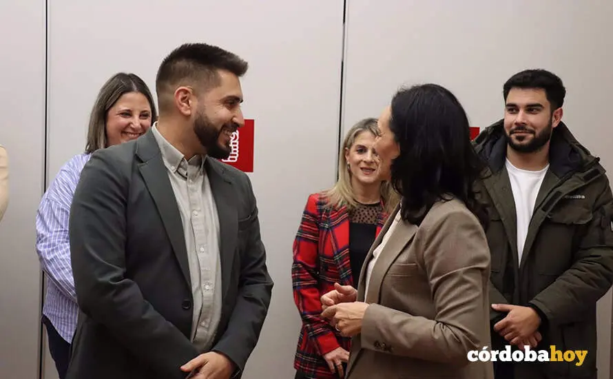 V&iacute;ctor Pedregosa, junto a Rafi Cresp&iacute;n, en la sede provincial de su partido FOTO PSOE