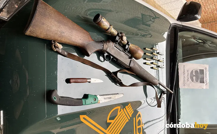 El arma con la que unos furtivos abatieron un ternero en Hornachuelos FOTO GUARDIA CIVIL