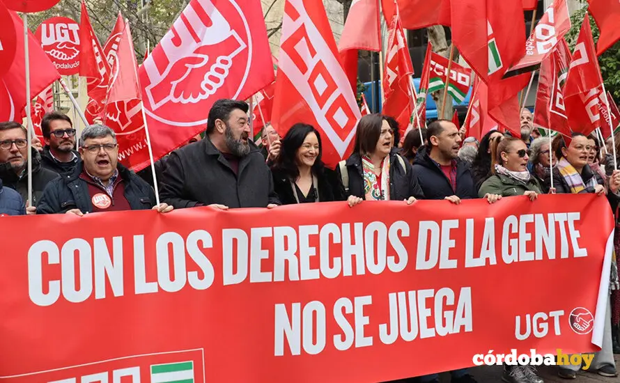 Concentraci&oacute;n de CCOO y UGT en Gran Capit&aacute;n contra el bloqueo de medidas sociales FOTO PSOE