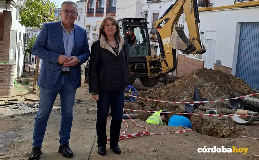 La subdelegada y el alcalde de Izn&aacute;jar visitan una obra en el marco del PFEA FOTO SUBDELEGACI&Oacute;N DEL GOBIERNO