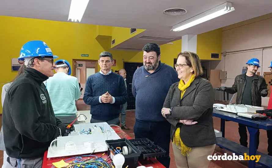 Curso de instalaci&oacute;n de placas solares para personas con dificultades de inserci&oacute;n FOTO IMDEEC