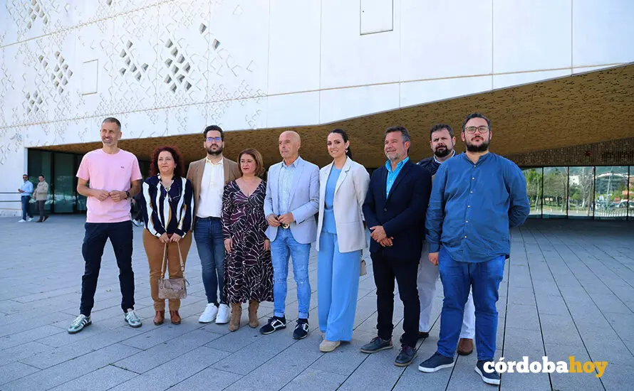 Cargos del PSOE y Hacemos y el abogado, en el Ayuntamiento de C&oacute;rdoba al presentar la denuncia conjunta en la Fiscal&iacute;a contra el Grupo Municipal de Vox FOTO HACEMOS C&Oacute;RDOBA