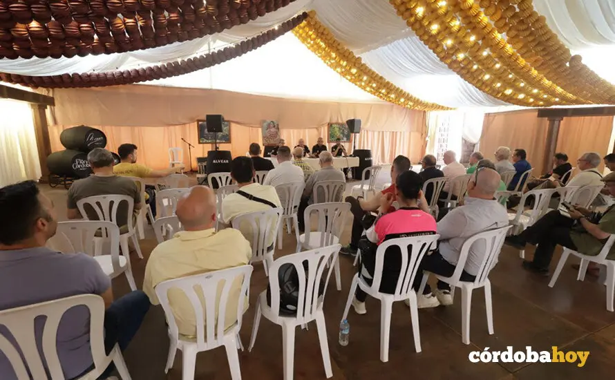 Encuentro hoy de la Polic&iacute;a Local y la Delegaci&oacute;n de Fiestas y Tradiciones con caseteros FOTO AYUNTAMIENTO DE C&Oacute;RDOBA