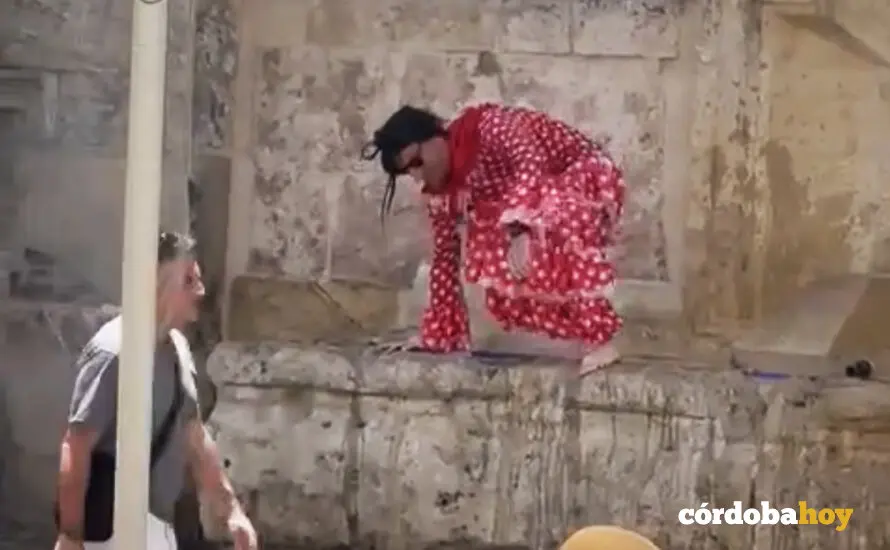 Despedida de soltero usando las pilonas de la Mezquita-Catedral IMAGEN DE UN VIDEO DE NODO CORDUBA