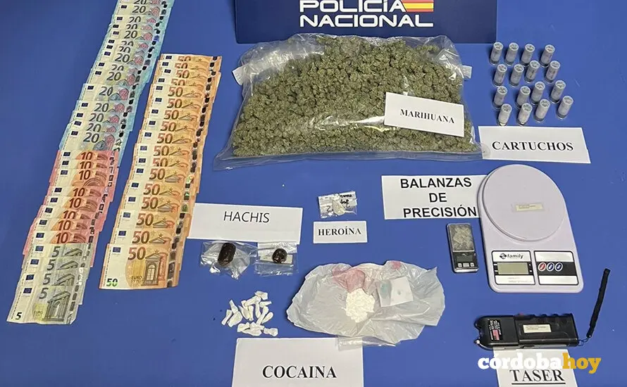 Droga, dinero y utensilios intervenidos durante la operaci&oacute;n policial en Las Palmeras FOTO POLIC&Iacute;A NACIONAL