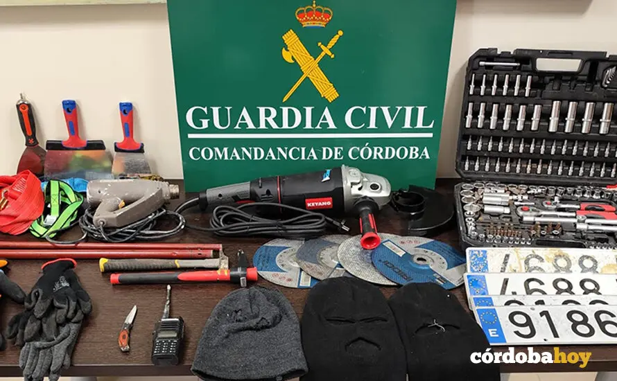 Material incautado por la Guardia Civil a los detenidos FOTO GUARDIA CIVIL