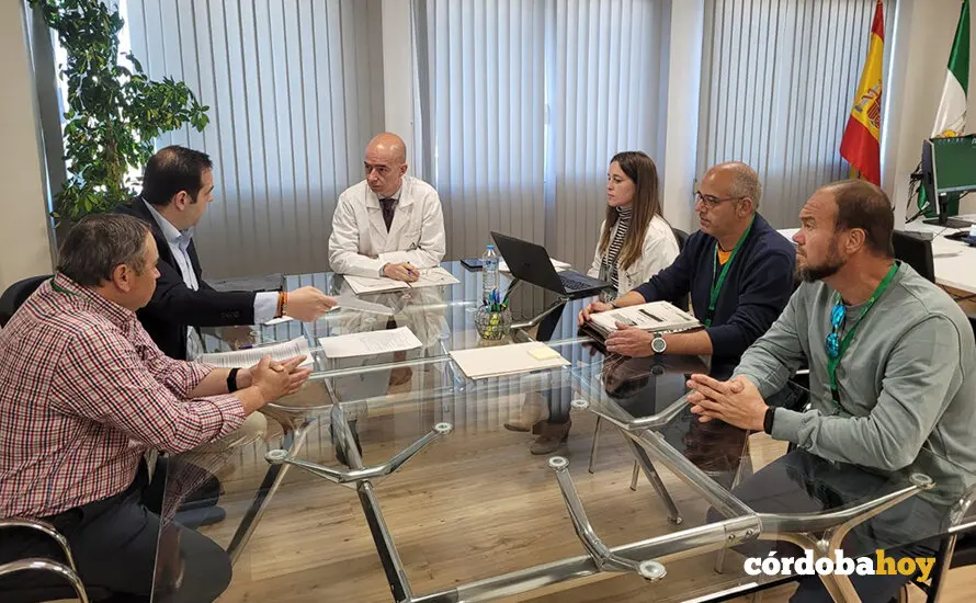 Juan Jos&eacute; Caballero y Sergio Rosa, en una reuni&oacute;n con el director gerente y la directora de Enfermer&iacute;a del Hospital Universitario Reina Sof&iacute;a, Francisco Trivi&ntilde;o y Roc&iacute;o Segura FOTO CSIF C&Oacute;RDOBA