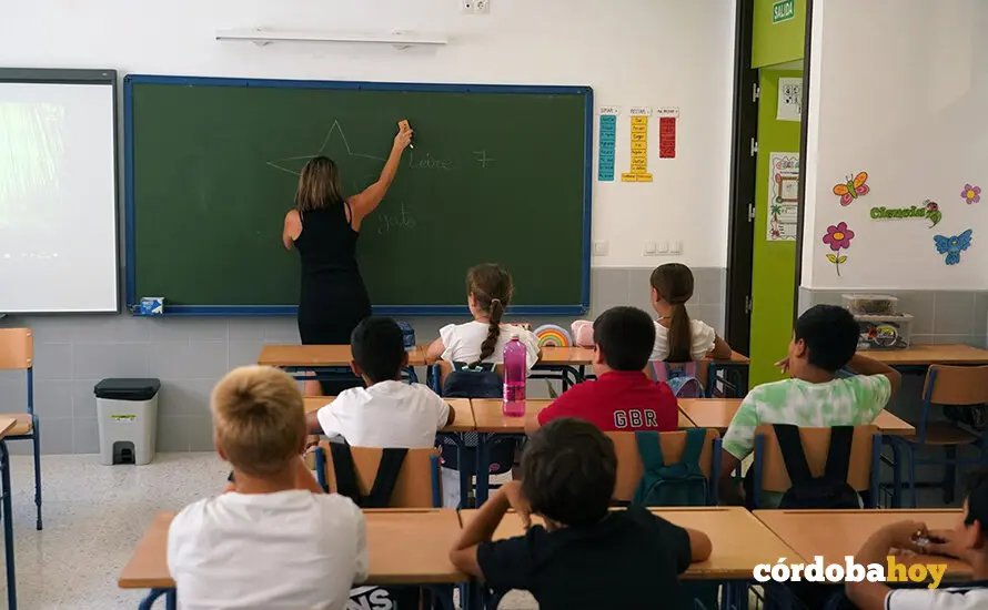Ni&ntilde;os en el aula en su primer d&iacute;a de clase, en una imagen de archivo FOTO &Aacute;LEX ZEA / EUROPA PRESS