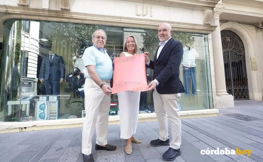 La delegada de Cultura, Isabel Alb&aacute;s, presenta el concurso de escaparates para rendir homenaje a Julio Romero de Torres FOTO AYUNTAMIENTO DE C&Oacute;RDOBA