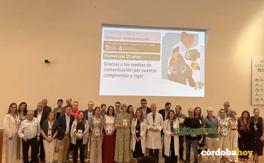 Responsables del Reina Sof&iacute;a, integrantes de su Servicio de Comunicaci&oacute;n y Relaciones Institucionales y periodistas cordobeses, durante su participaci&oacute;n en la III Jornada Andaluza de Comunicaci&oacute;n Sanitaria FOTO JUNTA DE ANDALUC&Iacute;A