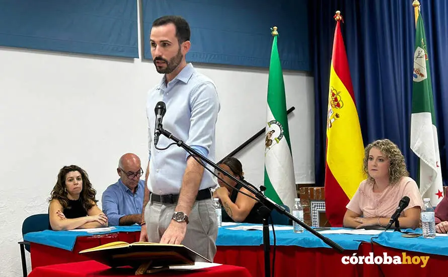 Toma de posesi&oacute;n de Alberto Ruiz como nuevo alcalde de Fuente Carreteros FOTO IU