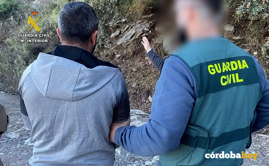 El detenido en el lugar de los hechos FOTO GUARDIA CIVIL