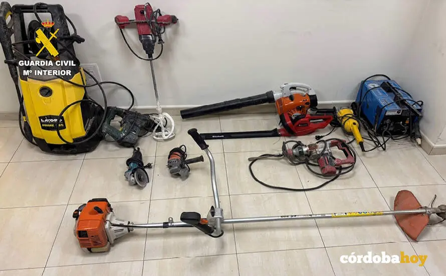 Objetos recuperados por la Guardia Civil tras el robo en una nave de Montoro FOTO GUARDIA CIVIL