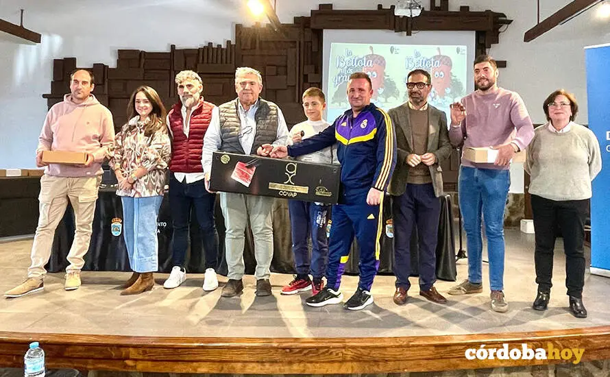 Ganadores del concurso La Bellota m&aacute;s grande de Los Pedroches 2025 FOTO ESVERDE COMUNICACI&Oacute;N