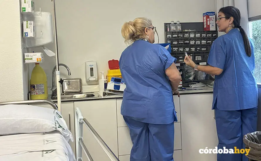 Profesionales trabajando en el nuevo Hospital de D&iacute;a Quir&uacute;rgico FOTO JUNTA DE ANDALUC&Iacute;A