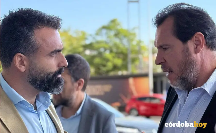El diputado en el Congreso por el PSOE de C&oacute;rdoba Alberto Mayoral, junto al ministro de Transportes, &Oacute;scar Puente FOTO PSOE DE C&Oacute;RDOBA