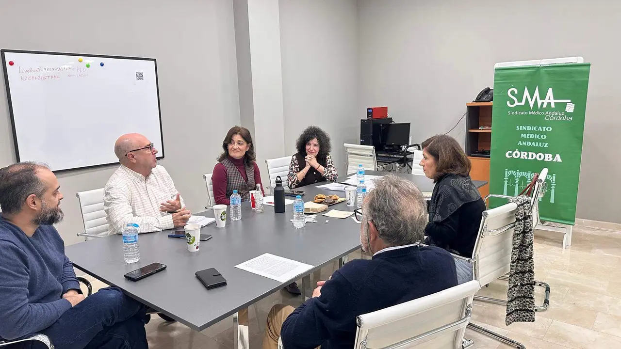 Visita de Mar&iacute;a Jes&uacute;s Botella al Sindicato Medico FOTO JUNTA DE ANDALUC&Iacute;A