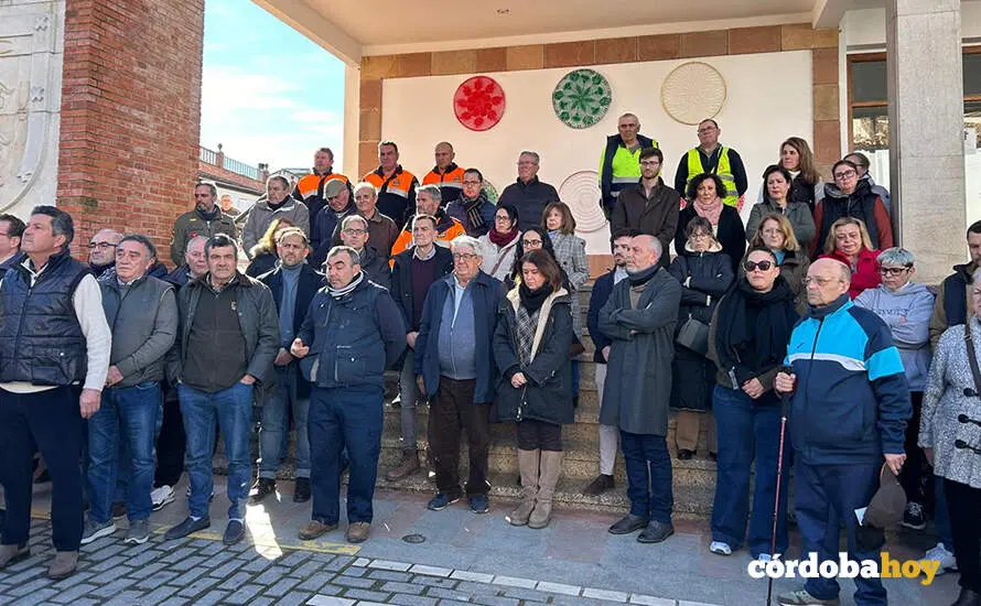 Minuto de silencio en el Ayuntamiento de Adamuz por las v&iacute;ctimas mortales del accidente ferroviario, en una imagen de archivo FOTO YOLANDA PEDROSA