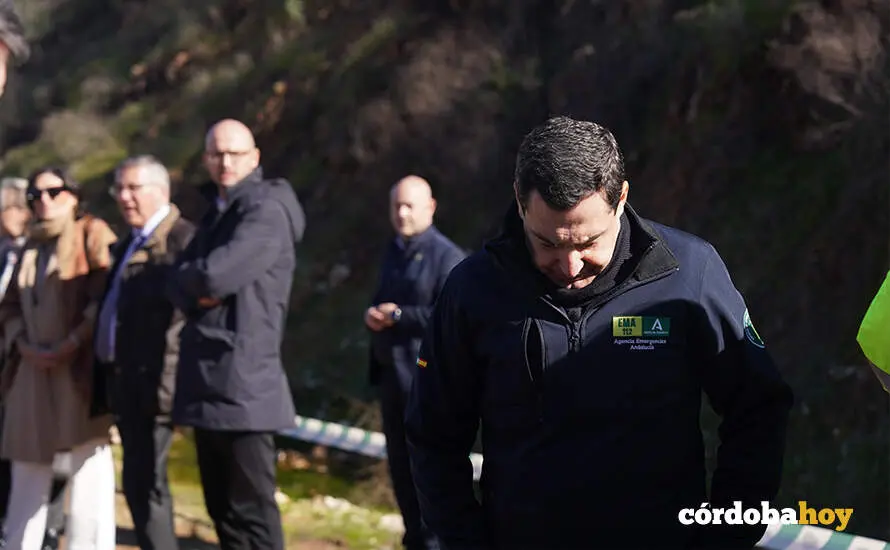 Juanma Moreno en la zona del accidente ferroviario de Adamuz, en una imagen de archivo FOTO JUNTA DE ANDALUC&Iacute;A