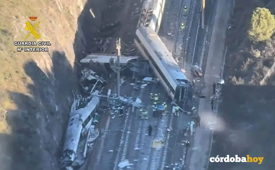 Restos del Alvia en el accidente ferroviario de Adamuz IMAGEN SACADA DE UN VIDEO DE LA GUARDIA CIVIL