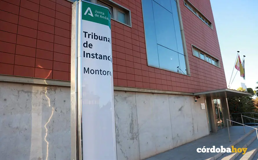 Imagen de la fachada del juzgado de Montoro que asume la investigaci&oacute;n de la causa del accidente ferroviario ocurrido en Adamuz FOTO ROC&Iacute;O RUZ / EUROPA PRESS