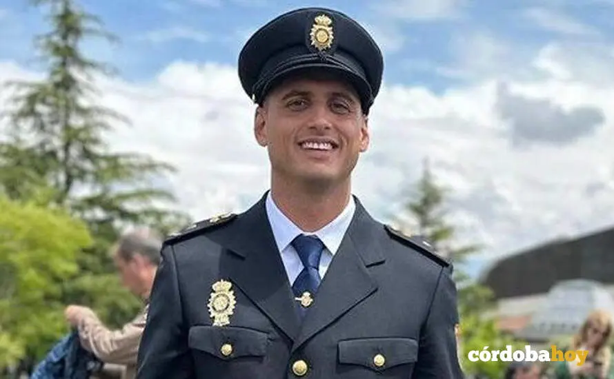 El agente de la Polic&iacute;a que viajaba a Madrid y que ayud&oacute; a socorrer a otros pasajeros del Iryo y luego del Alvia, tras el accidente ferroviario en Adamuz FOTO POLIC&Iacute;A NACIONAL