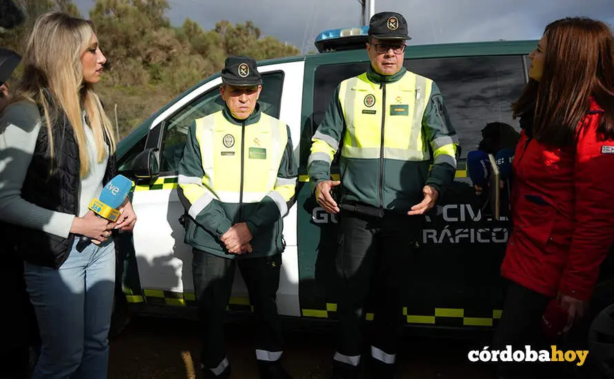 &Aacute;ngel Ayala y Arturo Carmona, los primeros agentes de la Guardia Civil en llegar al lugar del accidente ferroviario de Adamuz FOTO FRANCISCO J. OLMO / EUROPA PRESS