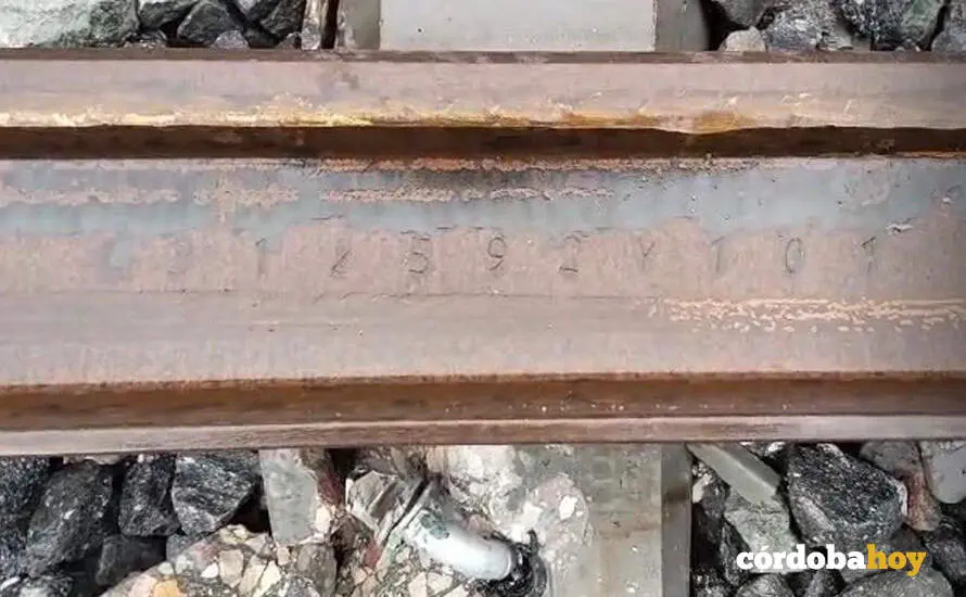 Carril con muescas del accidente ferroviario de Adamuz FOTO X DE &Oacute;SCAR PUENTE