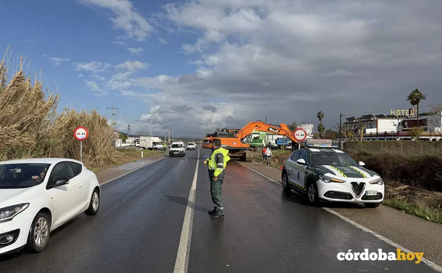 Actuaci&oacute;n de la Guardia Civil en la antigua N-IV en Alcolea FOTO GUARDIA CIVIL
