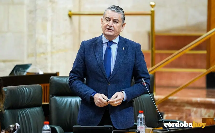 El consejero de Sanidad, Presidencia y Emergencias de la Junta, Antonio Sanz, en el Pleno del Parlamento del 26 de febrero de 2026 FOTO JOAQUIN CORCHERO / PARLAMENTO DE ANDALUCIA
