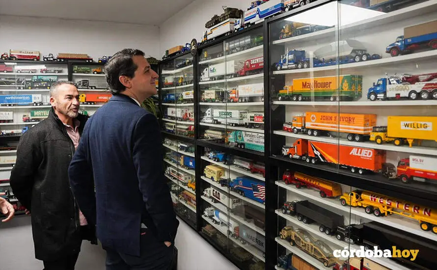 Visita de Jos&eacute; Mar&iacute;a Bellido y Blanca Torrent a Rochel FOTO AYUNTAMIENTO DE C&Oacute;RDOBA
