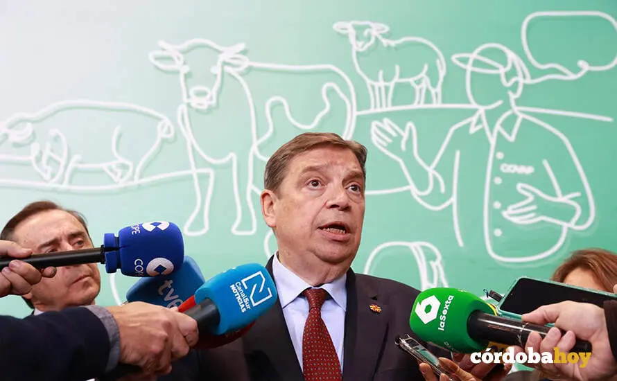 El ministro de Agricultura, Pesca y Alimentaci&oacute;n, Luis Planas, atiende a los medios antes de clausurar las XXXI Jornadas T&eacute;cnicas Covap 2026, en Pozoblanco FOTO ROC&Iacute;O RUZ / EUROPA PRESS