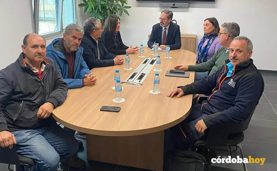 Reuni&oacute;n entre los responsables de CCOO y el delegado de la Junta en C&oacute;rdoba, Adolfo Molina FOTO CCOO