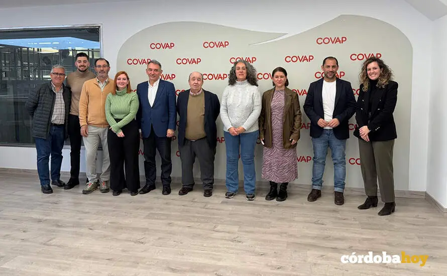 Responsables de IU y Por Andaluc&iacute;a visitan la sede de Covap, en Pozoblanco FOTO POR ANDALUC&Iacute;A