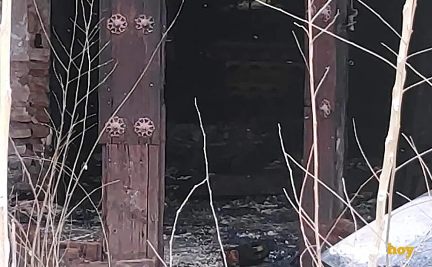 Entrada de la Iglesia quemada por el fuego FOTO NODO CORDUBA