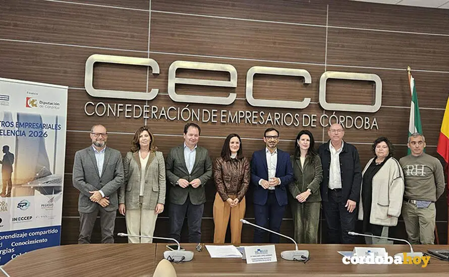 F&eacute;lix Romero (centro) y Mercedes L&oacute;pez (2&ordf; izda.), con responsables de las empresas anfitrionas de los IV Encuentros Empresariales de Excelencia de C&oacute;rdoba FOTO CECO