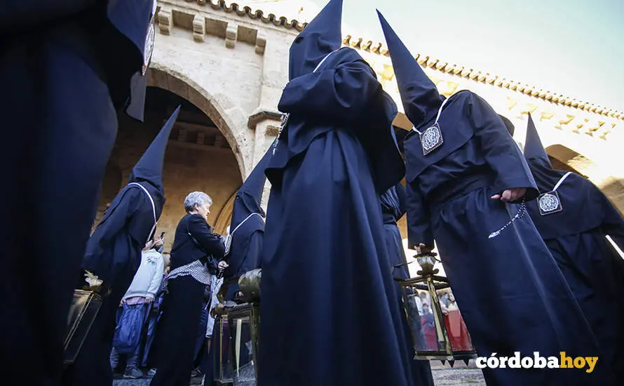 Salida procesional de la hermandad de &Aacute;nimas