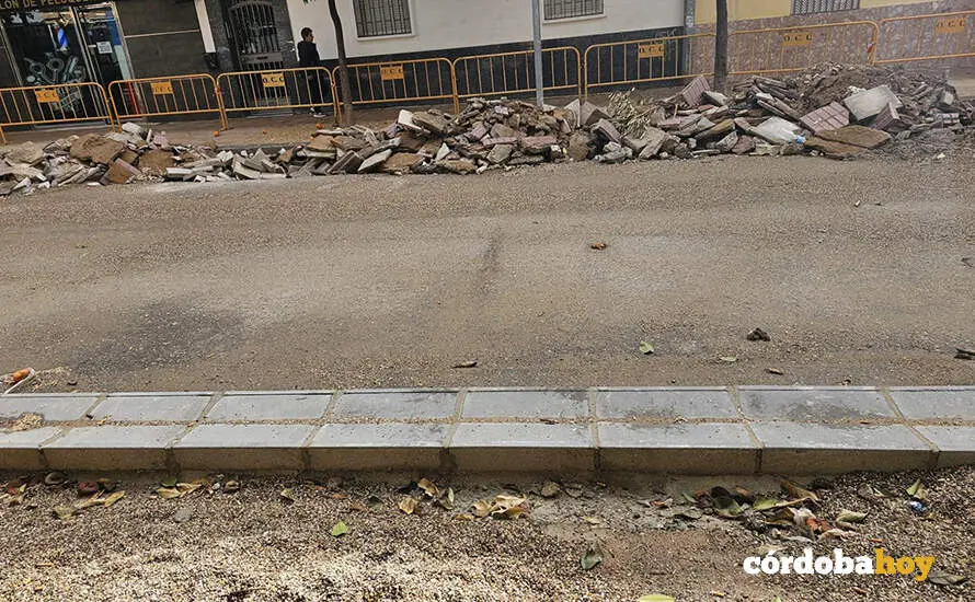 Obras de peatonalizaci&oacute;n de La Vi&ntilde;uela paradas FOTO ANDALUC&Iacute;A ENTRE TOD@S