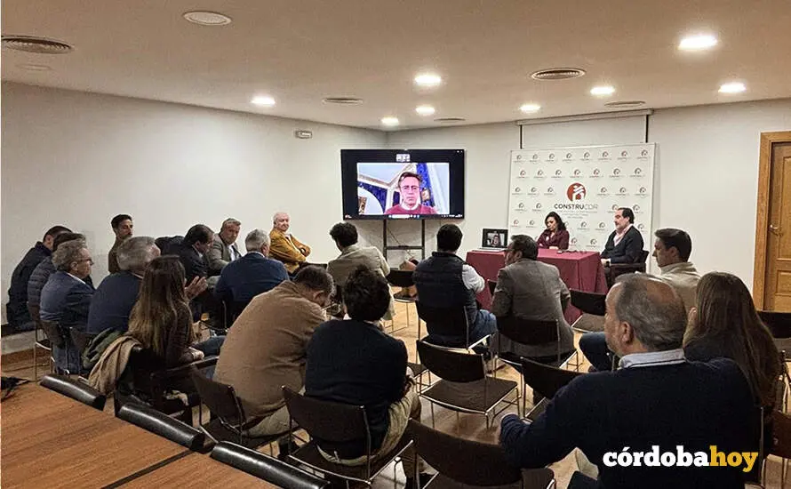 Reuni&oacute;n de empresarios afectados por la huelga de gruistas en C&oacute;rdoba, en una imagen de archivo FOTO CONSTRUCOR