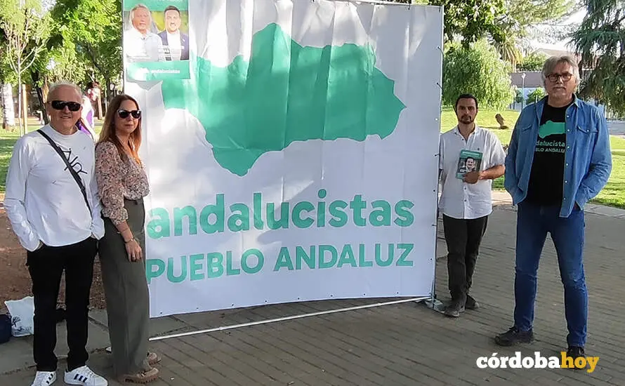 Miembros de la coalici&oacute;n Andalucistas-Pueblo Andaluz en C&oacute;rdoba FOTO ANDALUCISTAS