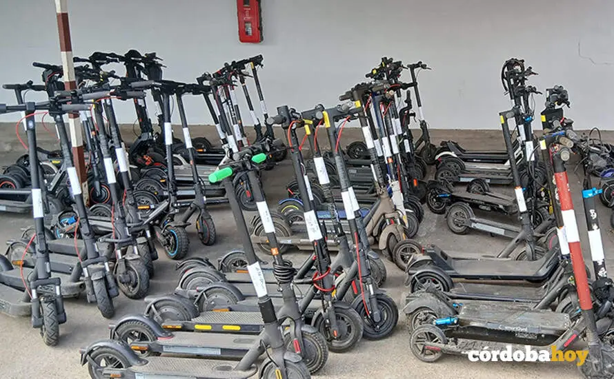 Algunos de los patinetes el&eacute;ctricos retirados por la Polic&iacute;a Local debido a infracciones FOTO POLIC&Iacute;A LOCAL DE C&Oacute;RDOBA