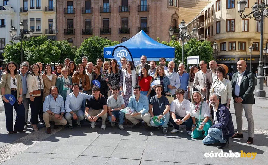 Acto de campa&ntilde;a del PP en la Plaza de Las Tendillas FOTO PP